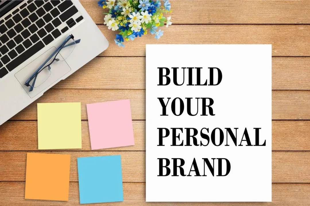 چگونه برند شخصی خود را بسازیم؟ راهنمای گام‌به‌گام پرسونال برندینگ موفق
